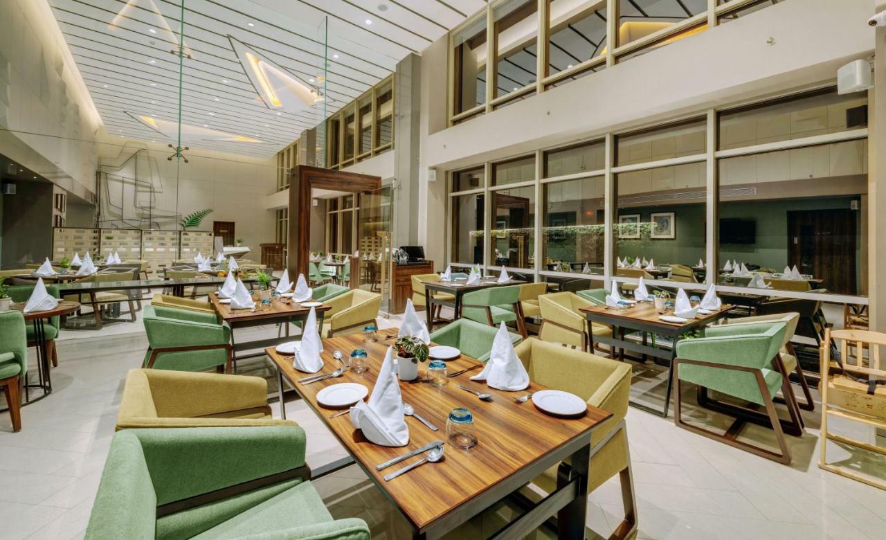 מלון The Fern Residency Karād מראה חיצוני תמונה